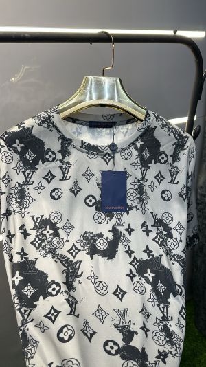 LV LOGO MONOGRAM PRINT PREMIUM HALF SLEEVES TSHIRT