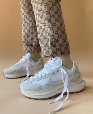 Nikee Sacai Vaporwaffle White Sail Gum