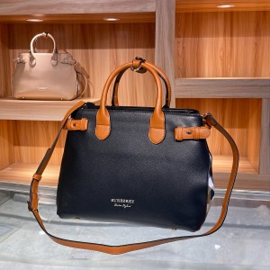 BURBERRY_Banner_Premium_Shoulder_Bag_967