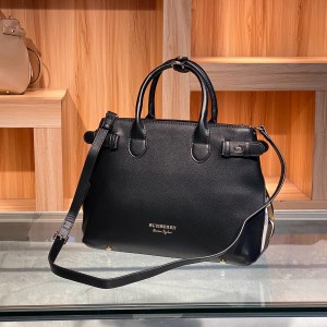 BURBERRY_Banner_Premium_Shoulder_Bag_969