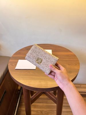 LOEWE_SMALL_LEATHER_LADIES_WALLET_WITH_OGBOX_DUSTBAG_TAGS_F142