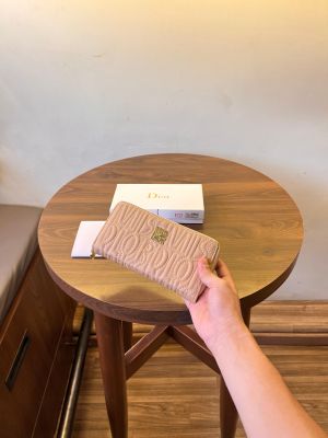 MISS_DIOR_LEATHER_LADIES_WALLET_WITH_OGBOX_DUSTBAG_TAGS_F137