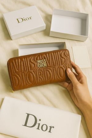 MISS_DIOR_LEATHER_LADIES_WALLET_WITH_OGBOX_DUSTBAG_TAGS_F139
