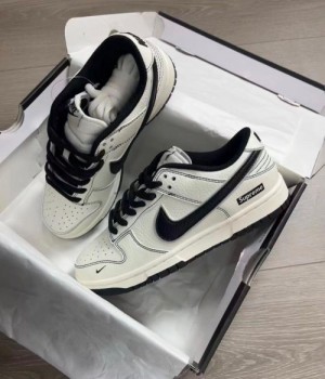 Supreme x NIK_e sb dunk low