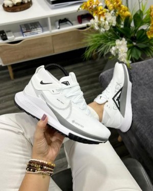 Nikee Pegasus Trail 4 GoreTex White