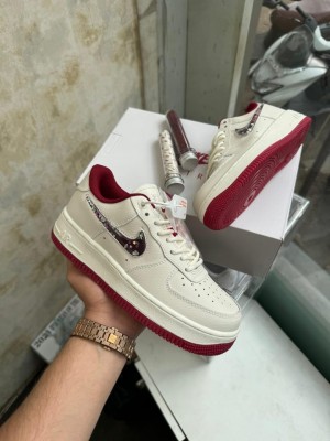 Nik-e Airforce 1 low valentine s day with og box 2 extra bottle lace accessories