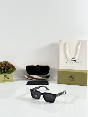 Burberry_WMNS_0032_Black