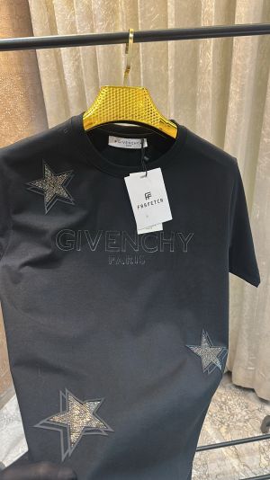 GIVENCH_Y PARIS LOGO EMBOSSED PREMIUM BLACK TSHIRT