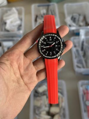 Patek_Philippe Quartz Nautilus Red Black