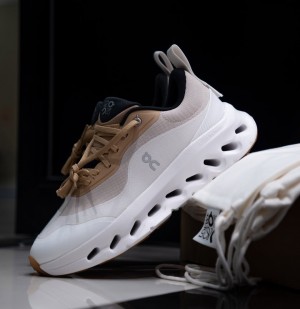 On cloudtilt 2 0 X LOEWE Tan Gum