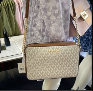 MichaelKors_sling bag premium quality with box 