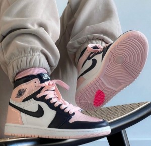 Air Jordan 1 Bubble Gum Womens