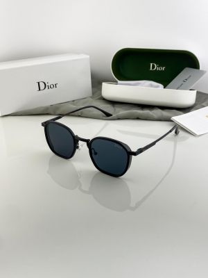 Dior_black_round_526