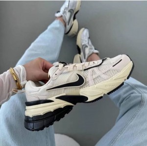 Nik-ee v2k run light beige black