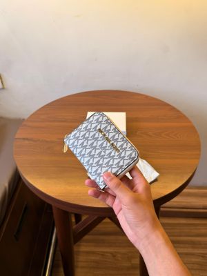 MICHAEL_KORS_LEATHER_LADIES_WALLET_WITH_OGBOX_DUSTBAG_TAGS_F187