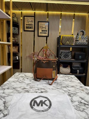 Michael_Kors Maeve Medium Bucket Bag With Dust Bag (Brown)