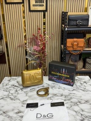 Dolce_&_Gabbana_lacquered_bag_mini_DG Logo_(Gold)