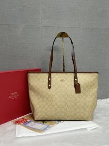 Coach_06_city_tote_zip_Closer_Tote_With_Original_Box