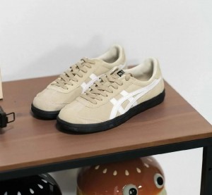 Onitsuka Tiger Tokuten Suede Beige White