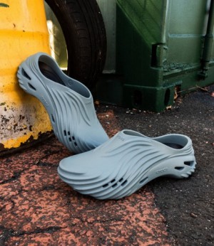 Croc.ss Echo Wave Sky Blue With og box and carry bag