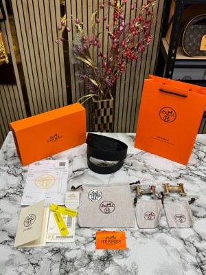 HERMES BELT COMBO  WITH CARRY BAG AND DUST BAG WITH CARD AND BILL WITH OG BOX HS-3