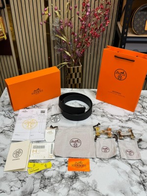 HERMES BELT COMBO  WITH CARRY BAG AND DUST BAG WITH CARD AND BILL WITH OG BOX HS-8