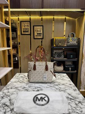 Michael_kors voyager tote bag big mk print with dust bag (Beige)