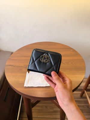 Chanel_paris_small_ladies_wallet_with_ogbox_EA48