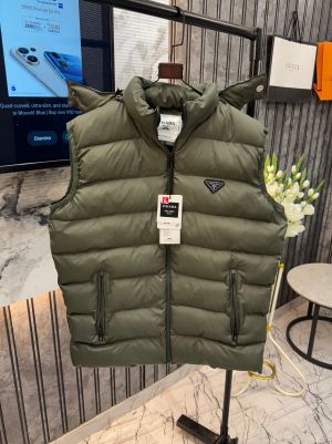 .Prada.Imported.Front.Logo.Very.Premium.Sleeveless.Puffer.Jacket.MR128