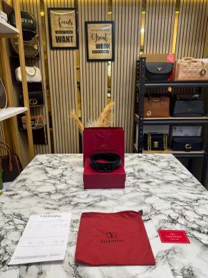 Valentino_Garavani_VLogo_Buckle_Signature_Belt_(B2-Black)