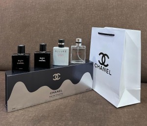 Chanel_Gift_Set_of_4_(264)