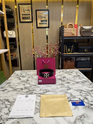 Tory Burc_h Black Leather Belt with Signature Silver Logo Buckle Includes box dust bag and carry bag (19-4)