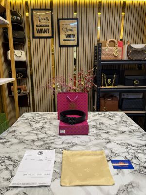 Tory Burc_h Black Leather Belt with Signature Logo Buckle Includes box dust bag and carry bag (19-2)
