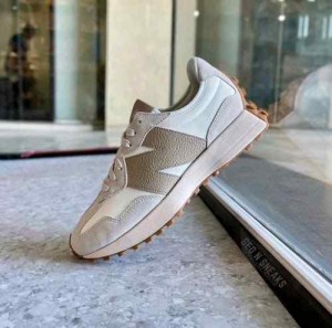 New_Balance 327 Moonbeam Driftwood 248