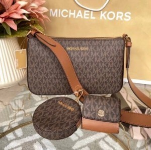 MichaelKors Pochette for Women bag with box