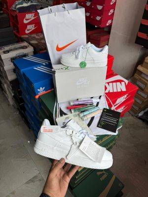 NIK_E Airforce 1 low WOMENS triple white with accessories