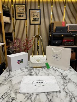 Prad_a Quilted Spectrum Shoulder Bag With Box And Dust Bag Including Carry Bag (9861-1 White)