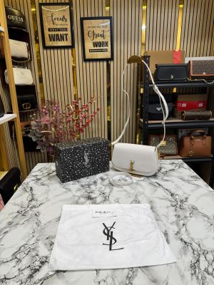 (Ysl) Yves Saint Laurent Le Hobo Shoulder Bag With Box And Dust Bag (2428-1 White)