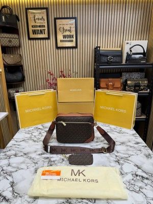 Michael_kors camera jet set combo with og box and dust bag premium quality (BROWN) M996