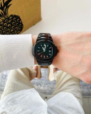 Patek_Philippe Nautilus Quartz (Black)