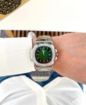 Patek_Philippe Nautilus Quartz (Silver Green)