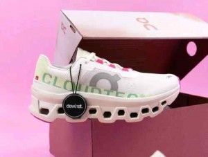 On CLOUDMONSTER WOMEN WHITELIMA