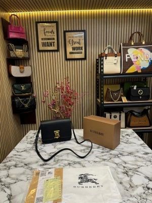 BURBERR_Y_TB_SHINY_LOGO_LEATHER_BAG_BLACK DAMAGE BOX NO RETURN 
