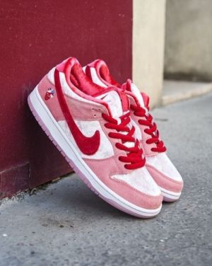 Nik_e Sb dunk low pro Qs Strange Love