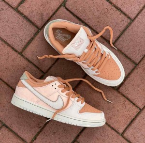 nikee SB Dunk Low Pro Crimson Tint Amber Brown