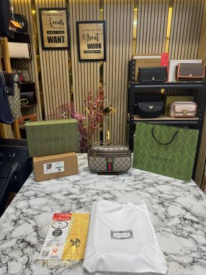 GUCC_I GG SUPREME BELT BAG WITH OG DOUBLE BOX INCLUDING CARRY BAG PREMIUM QUALITY 