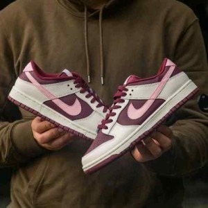 Nikee Sb Dunk Low PRM Valentines Day 311