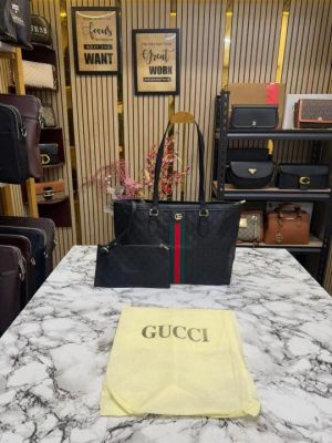 GUCCI_GG_SUPREME_WITH_MATCHING_WALLET_AND_DUST_BAG_(BLACK)