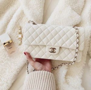 Chanel_Classic_Jumbo_Flap_Shoulder_Bag_With_OG_Box_&_Dust_Bag_(White-114)