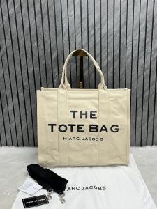 Marc_Jacob_TheToteBag_Canvas_With_DustCover_LongBelt